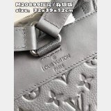 Louis Vuitton Christopher 7 Star M20899 Taurillon Men Bag