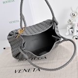 TOP Bottega Veneta Medium Parachute bag