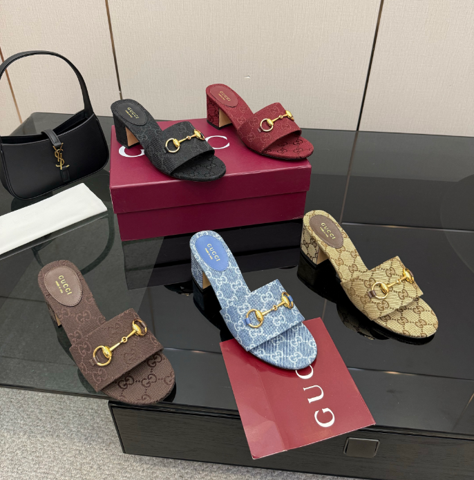 GUCCI Women's slide sandal with